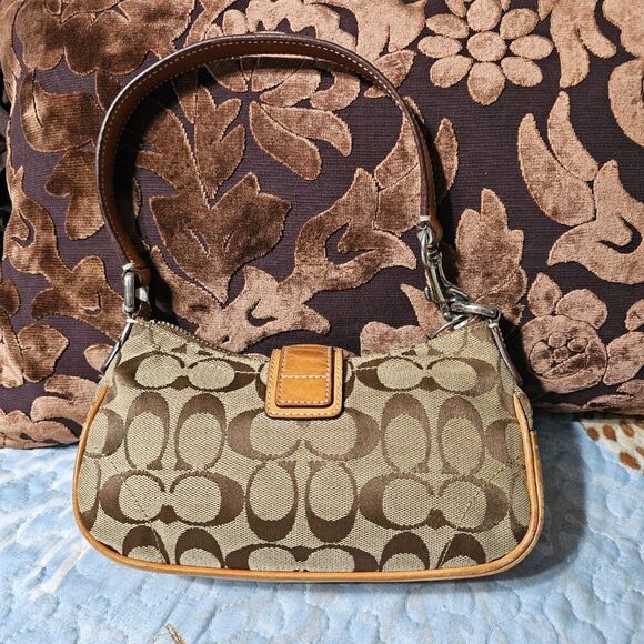 2003 Vintage Y2K Coach Buckle Demi Shoulder Bag in Khaki Signature Jacquard - Picture 2 of 8